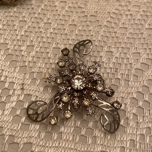 Vintage Brooches - Picture 6 of 8